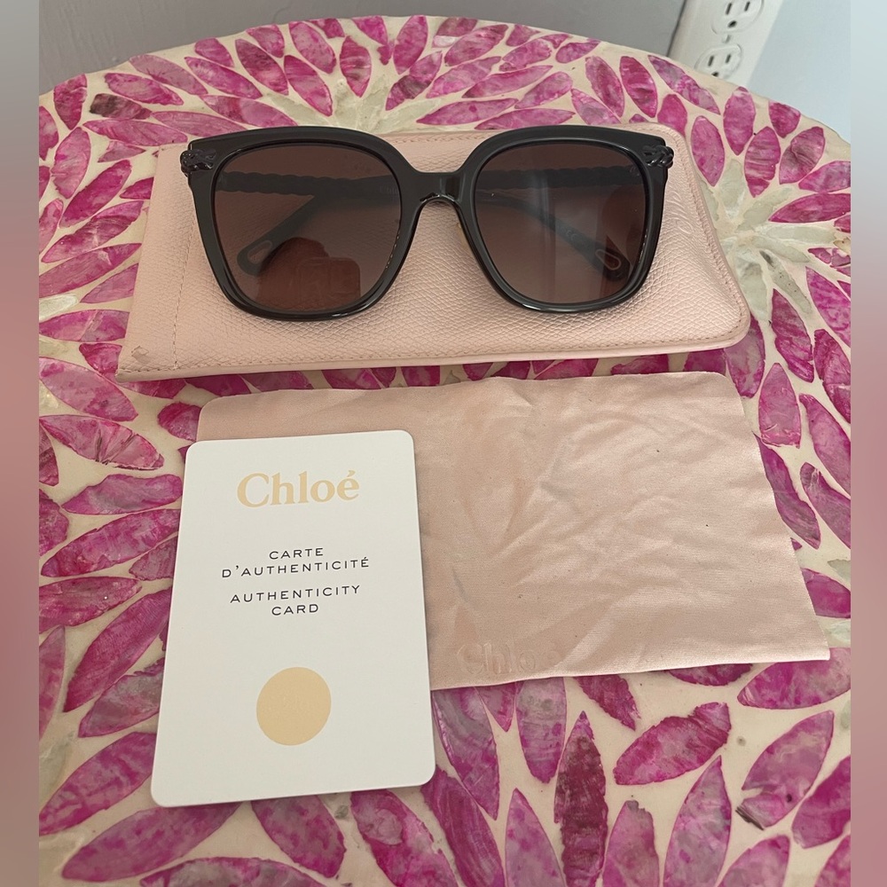 NWOT Cholè sunglasses